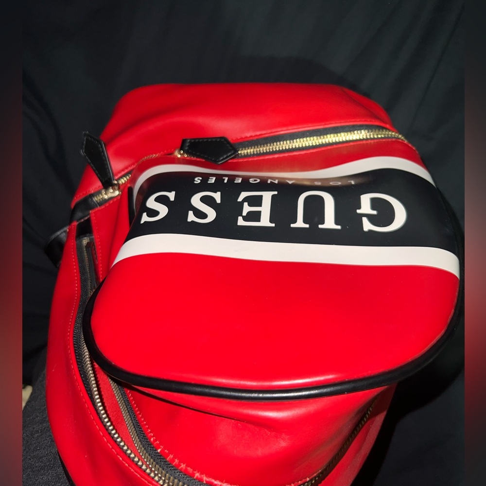 Red Guess backpack - Picture 4 of 4